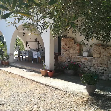 Trullo Alessandro E Raffaela 度假居 *