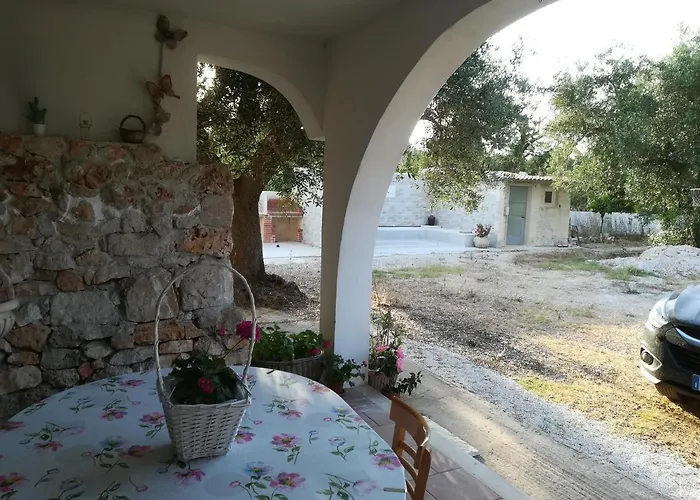 Trullo Alessandro E Raffaela 度假居 *