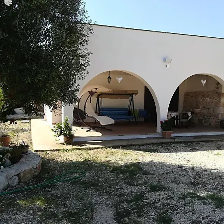 Trullo Alessandro E Raffaela بيت للعطل *