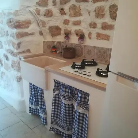 Trullo Alessandro E Raffaela 度假居 *
